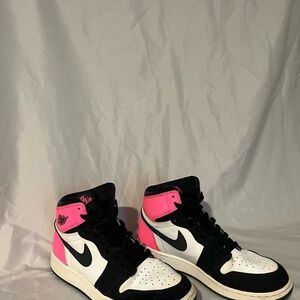 Air Jordan 1 Retro High Valentine Day 2017 Edition Size 7Y/8.5W